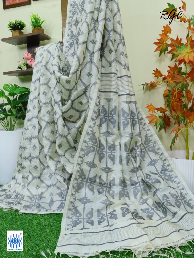 Off-White Pure Handloom Gachi Tussar Allover Jamdani Saree - Image 3