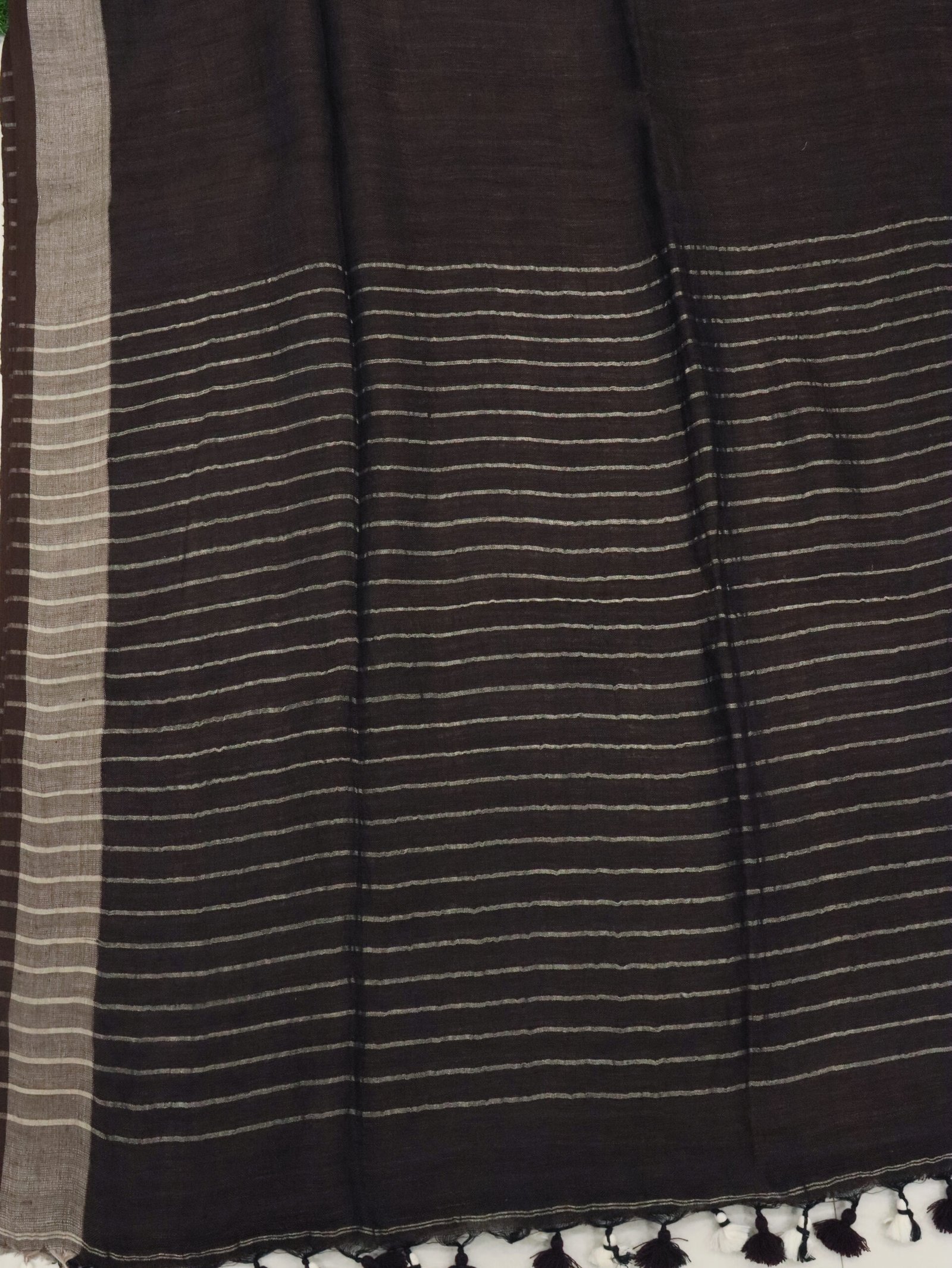 Brown Linen Palin Silver Zari Border Saree - Image 3