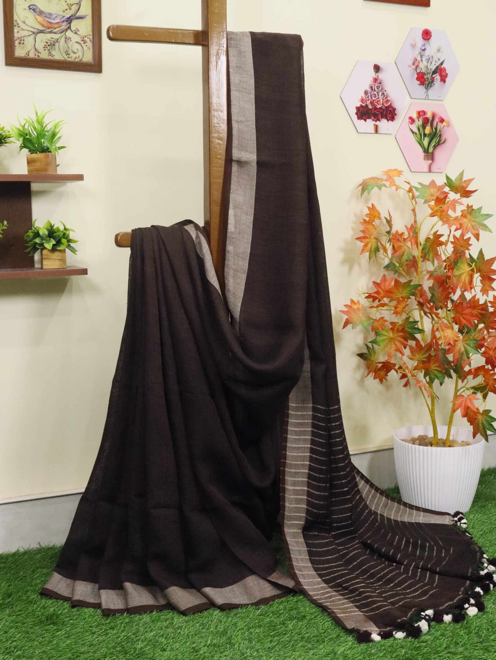 Brown Linen Palin Silver Zari Border Saree - Image 9