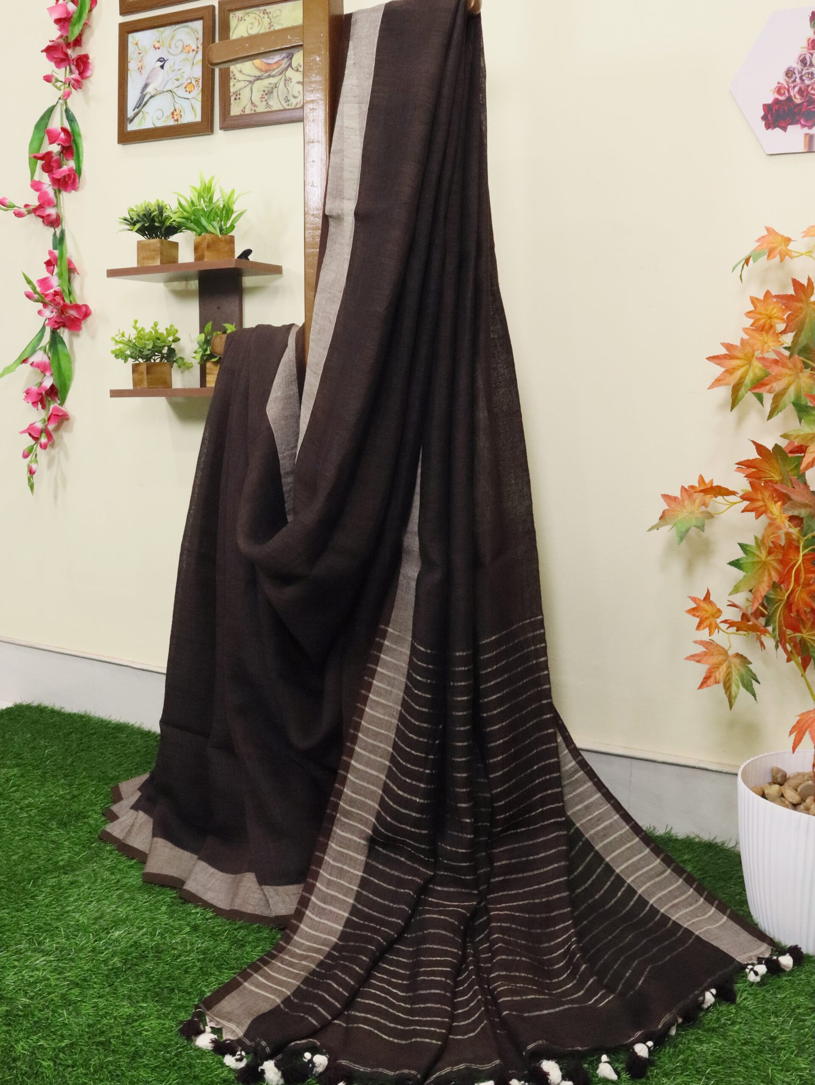 Brown Linen Palin Silver Zari Border Saree - Image 7