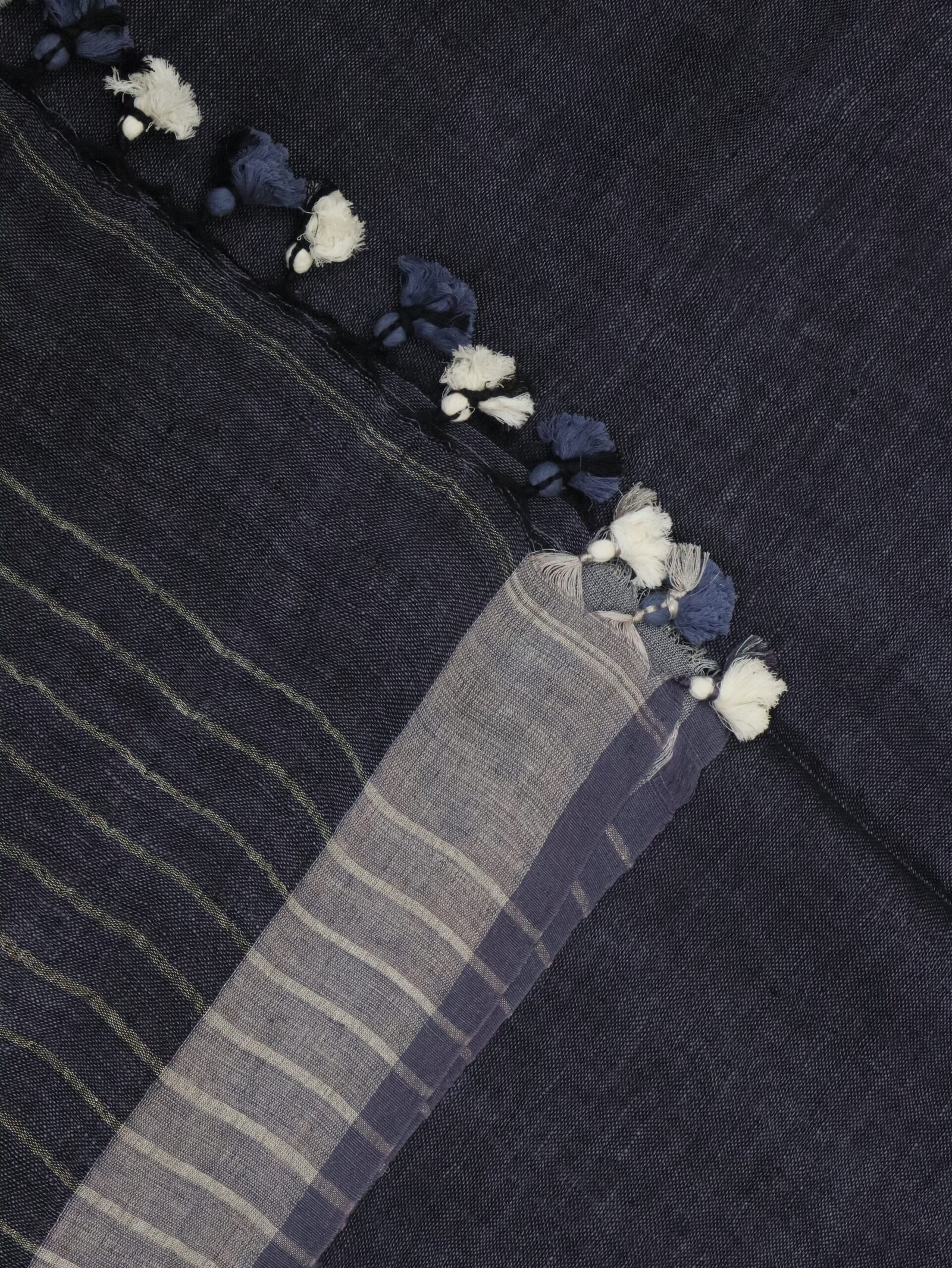 Grayish Black Linen Palin Silver Zari Border Saree - Image 5