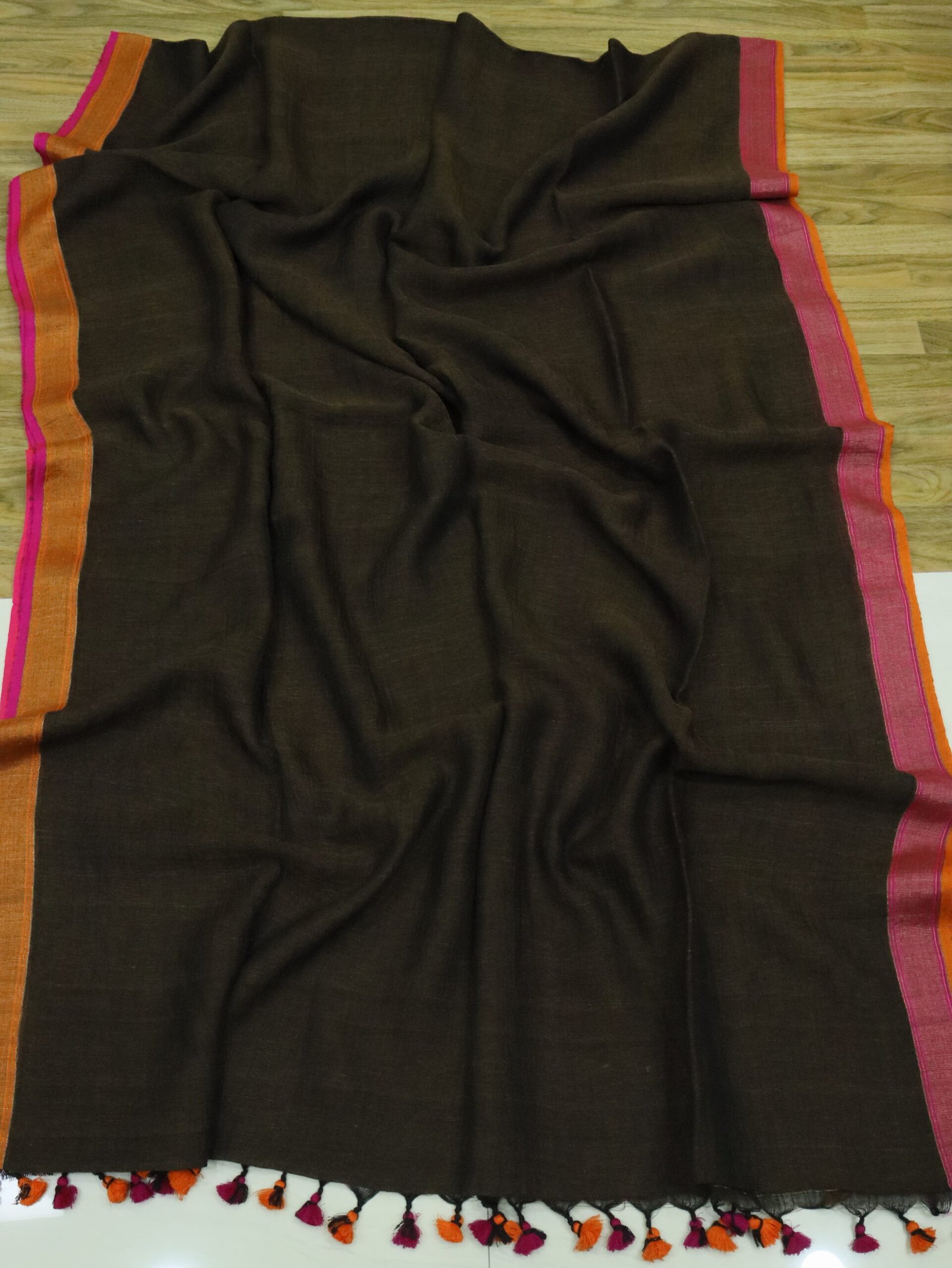 Chocolate Pure Linen Plain Saree - Image 6