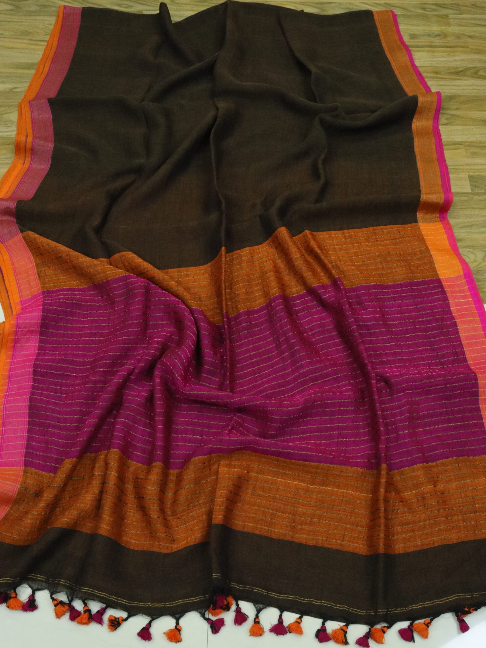 Chocolate Pure Linen Plain Saree - Image 4
