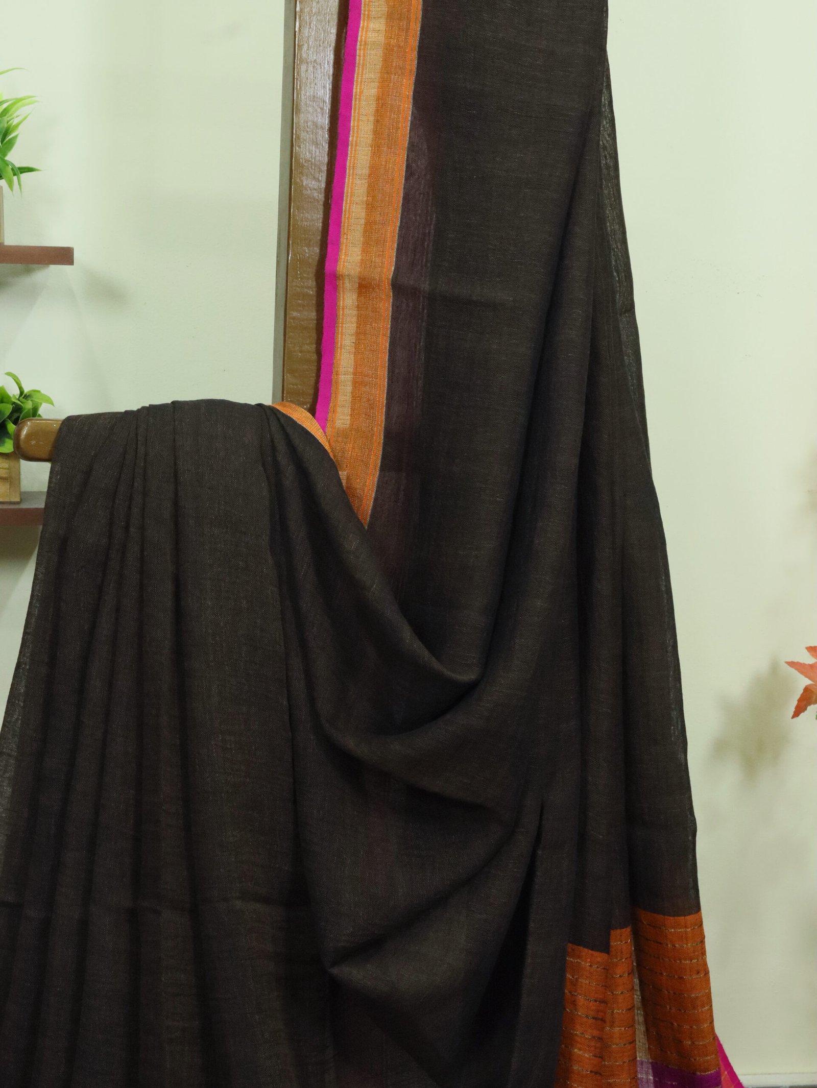 Chocolate Pure Linen Plain Saree - Image 2