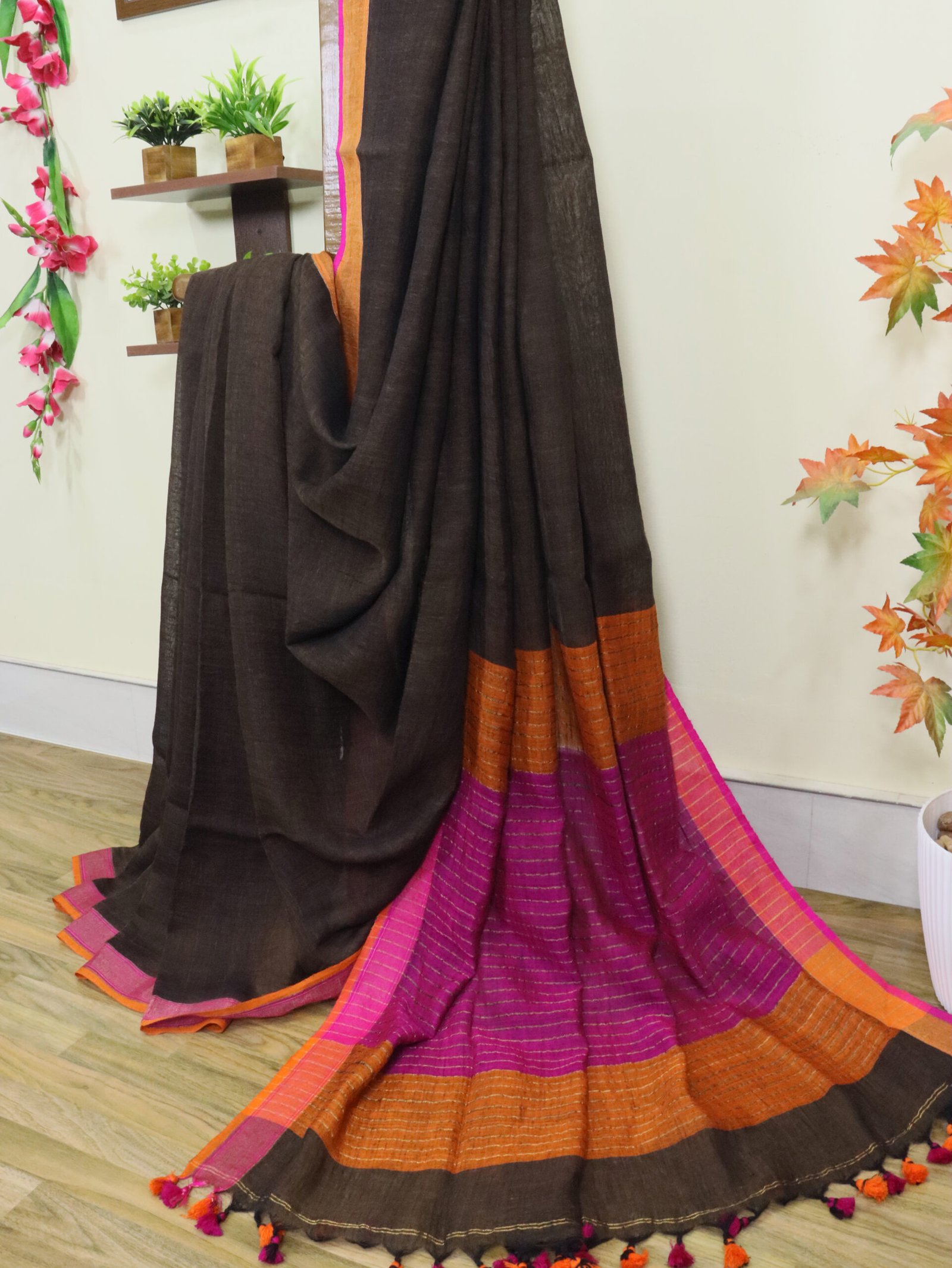 Chocolate Pure Linen Plain Saree - Image 9