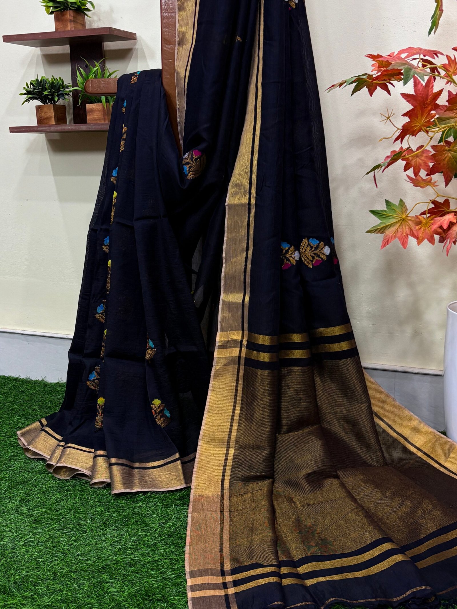 Black Katan Silk Jamdani Saree with Blouse Piece - Image 3