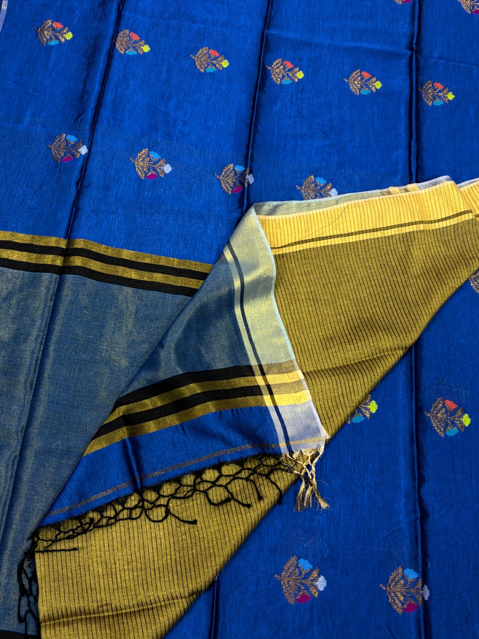 Blue Katan Silk Jamdani Saree with Blouse Piece - Image 4