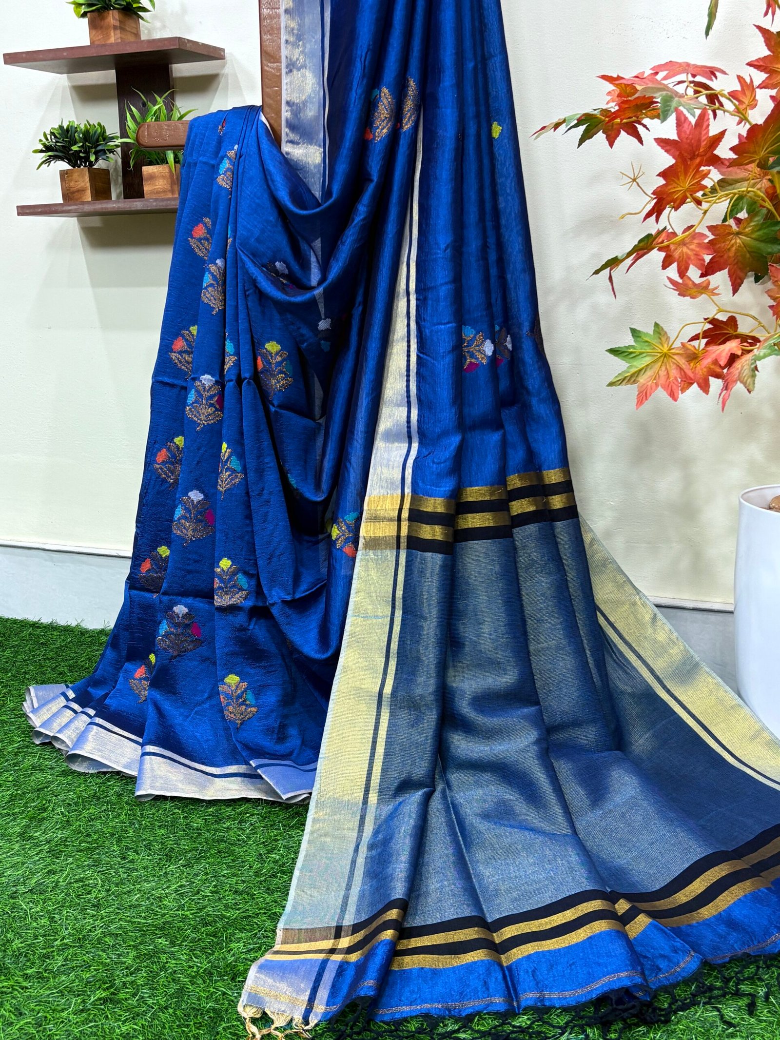 Blue Katan Silk Jamdani Saree with Blouse Piece - Image 2